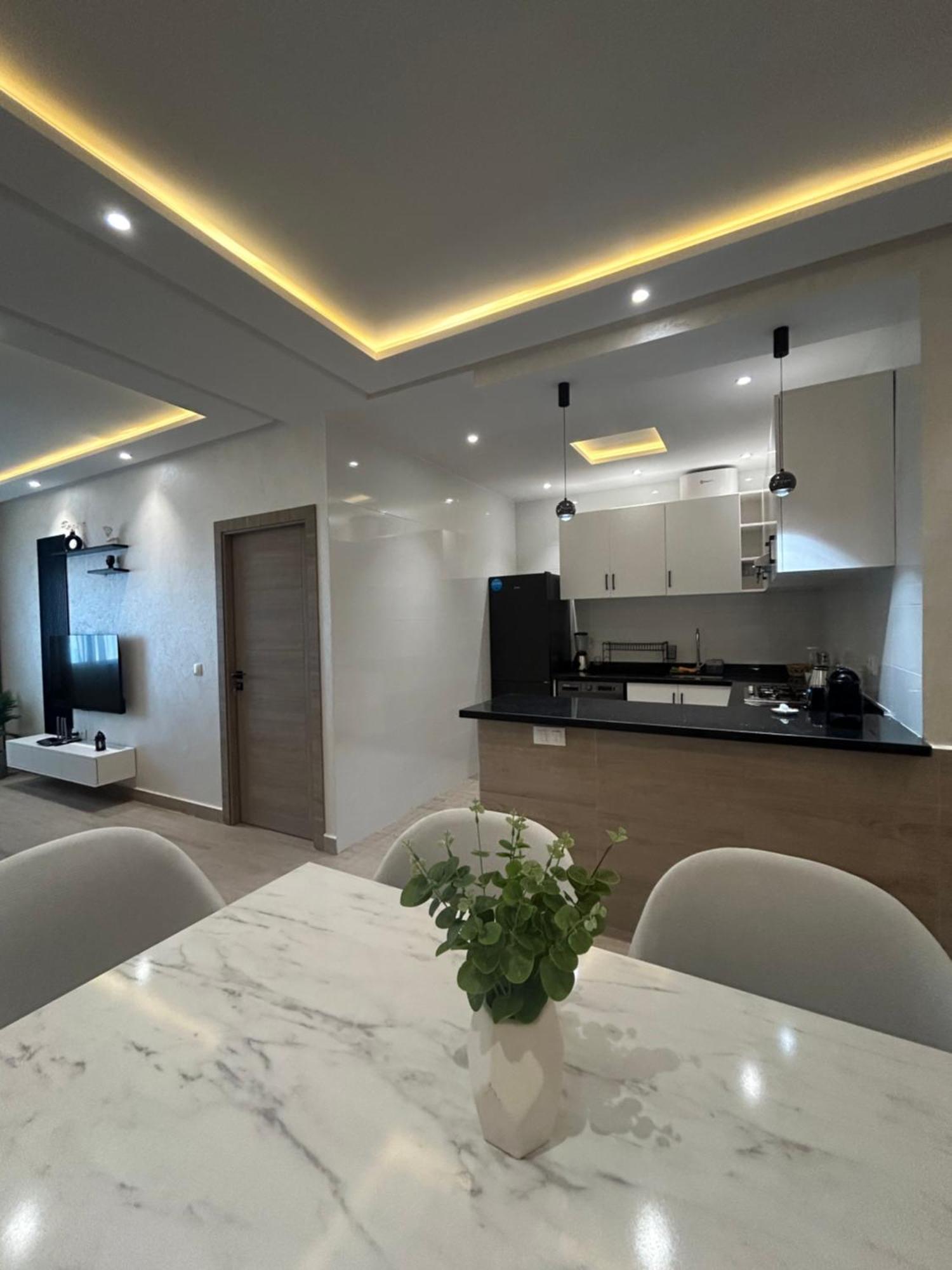 Standing En Face De La Splendide Marina Et A 200m Du Port De - Appt 6 Appartement
